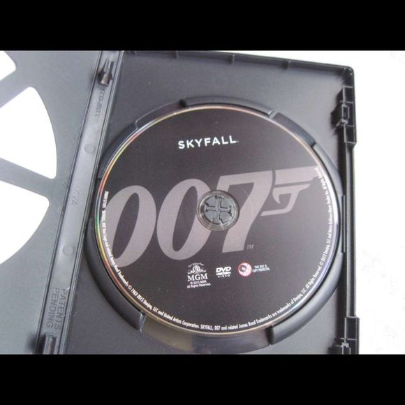 Skyfall 007 James Bond Daniel Craig Ian Fleming Javier Bardem DVD Bundle for $3 - Picture 4 of 6